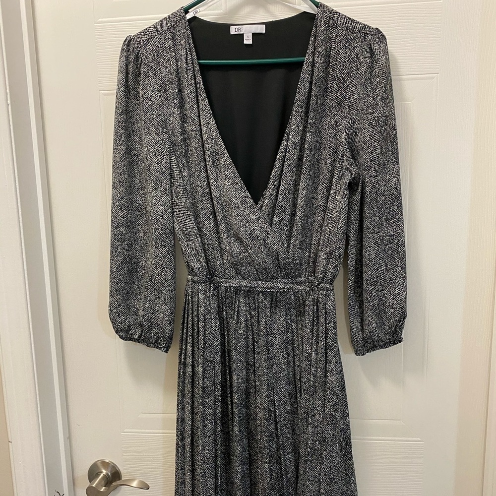 Beautiful, barely worn DR2 by Daniel Rainn dress